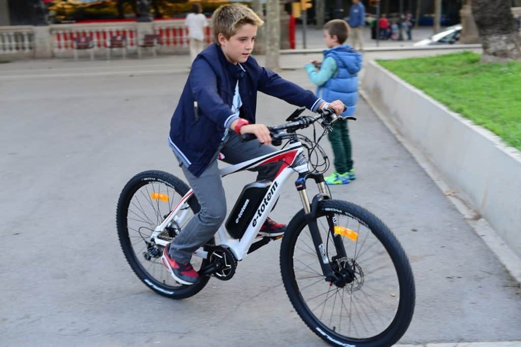 motor-bike-1531268_1280